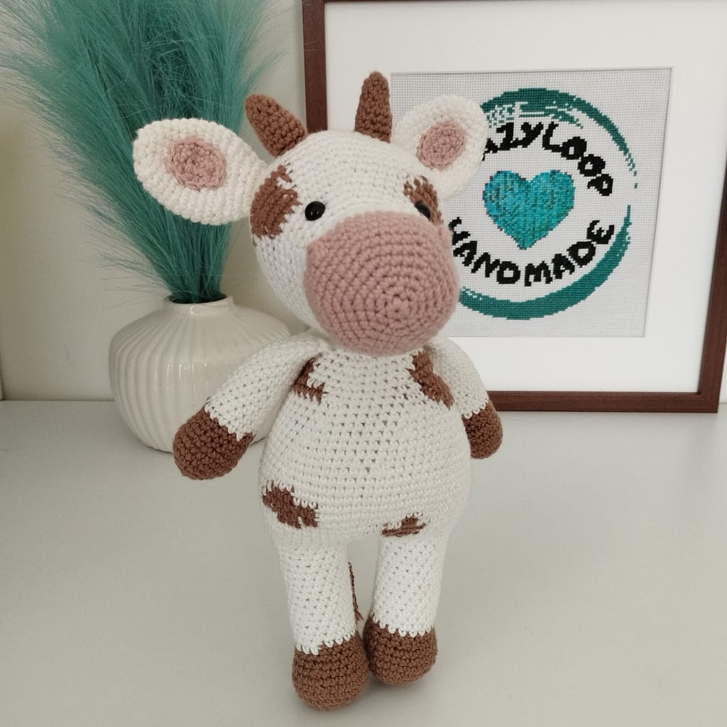 MAŁA KRÓWKA NA SZYDEŁKU