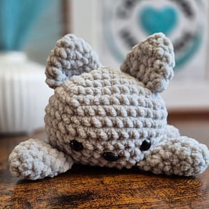 maskotka mały kotek zrobiony ręcznie na szydełku