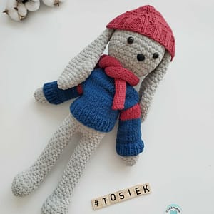 Duży królik stworzony ręcznie na szydełku