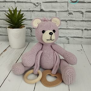 miś sensoryczny robiony ręcznie na szydełku, maskotka miś amigurumi