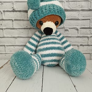miś w piżamie robiony ręcznie na szydełku, maskotka miś amigurumi