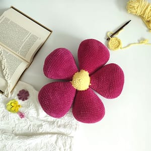 Poduszka w formie kwiatka robiona na szydełku, różowa, dekoracja salonu sypialni