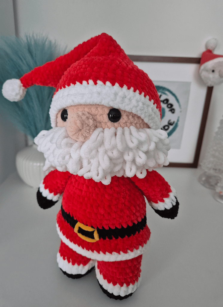 Święty Mikołaj zrobiony ręcznie na szydełku