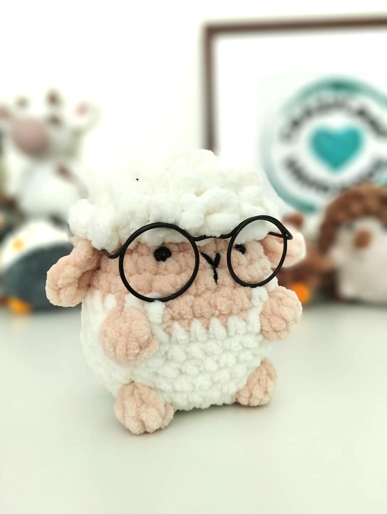 Owieczka robiona ręcznie na szydełku, miś na szydełku, amigurumi